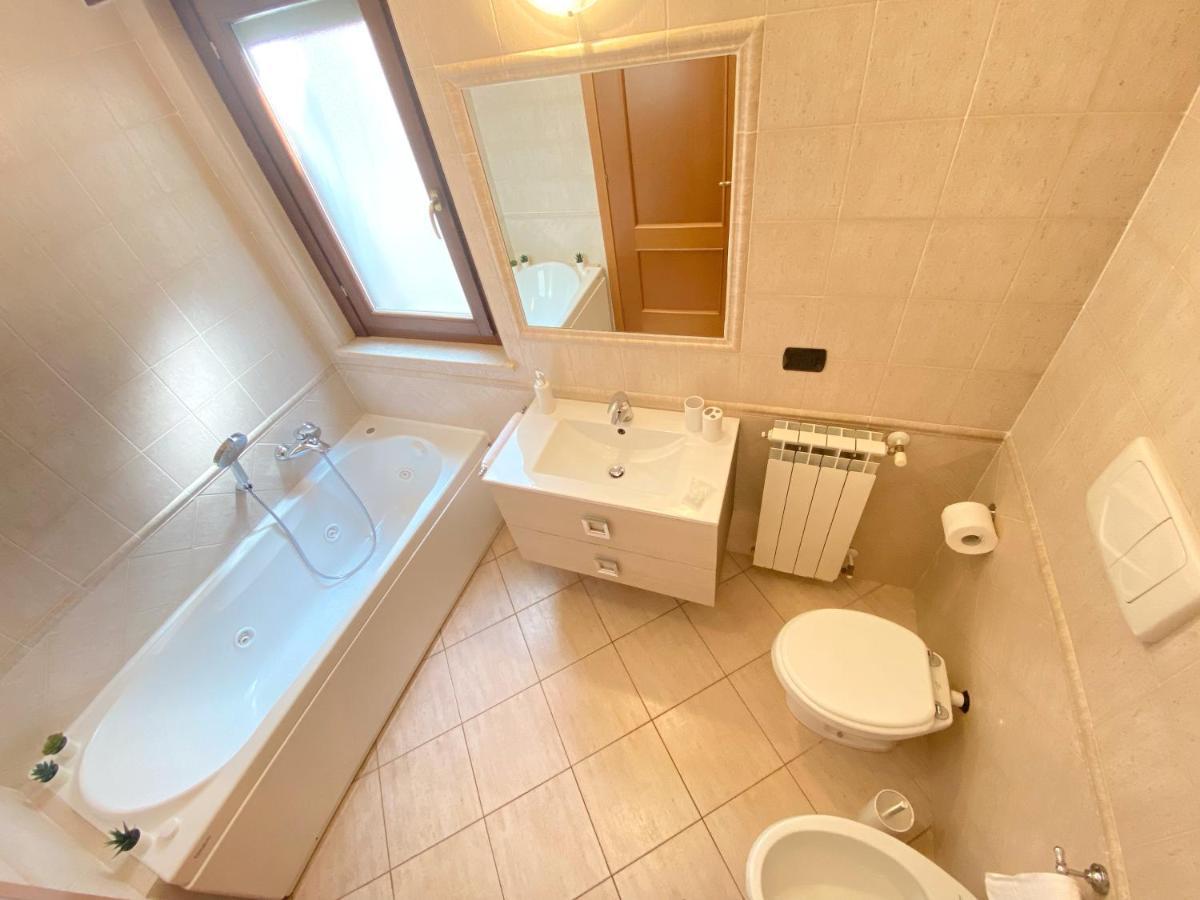 Sunset Escape Apartment - Panoramic Terrace Фьюмичино Экстерьер фото