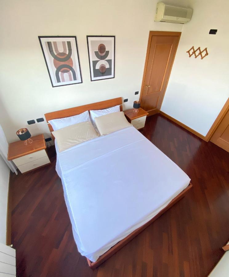 Sunset Escape Apartment - Panoramic Terrace Фьюмичино Экстерьер фото